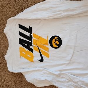 Nike Men's Iowa Hawkeye Long Sleeve T-shirt Ball In. Small. Cotton.